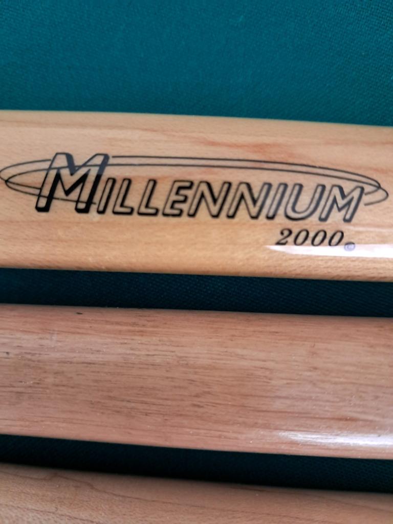 Millennium keu 2000 met 2x 12 toppen met koffer er bij, Sport en Fitness, Biljarten en Poolen, Ophalen of Verzenden, Gebruikt