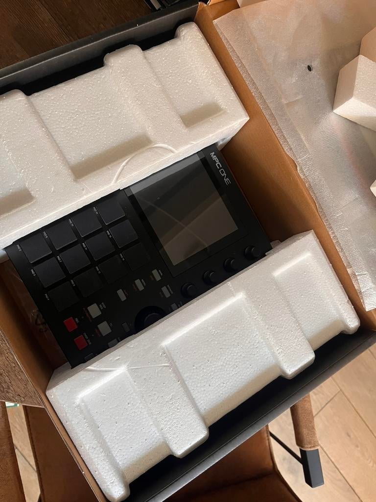 Akai MPC One, Ophalen, Zo goed als nieuw