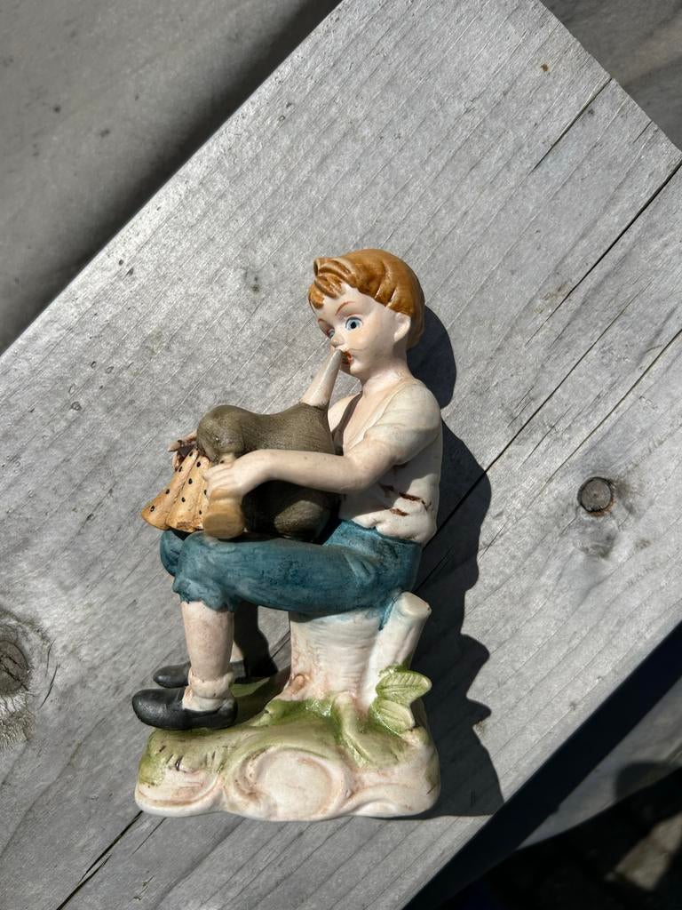 Beeldje van jongen met doedelzak, Verzamelen, Ophalen of Verzenden, Zo goed als nieuw, Mens