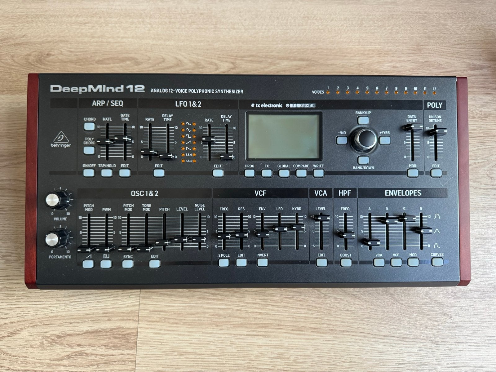 Behringer Deepmind 12D - Desktop Polyfone Synthesizer, Muziek en Instrumenten, Overige merken, Zo goed als nieuw, Met midi-aansluiting