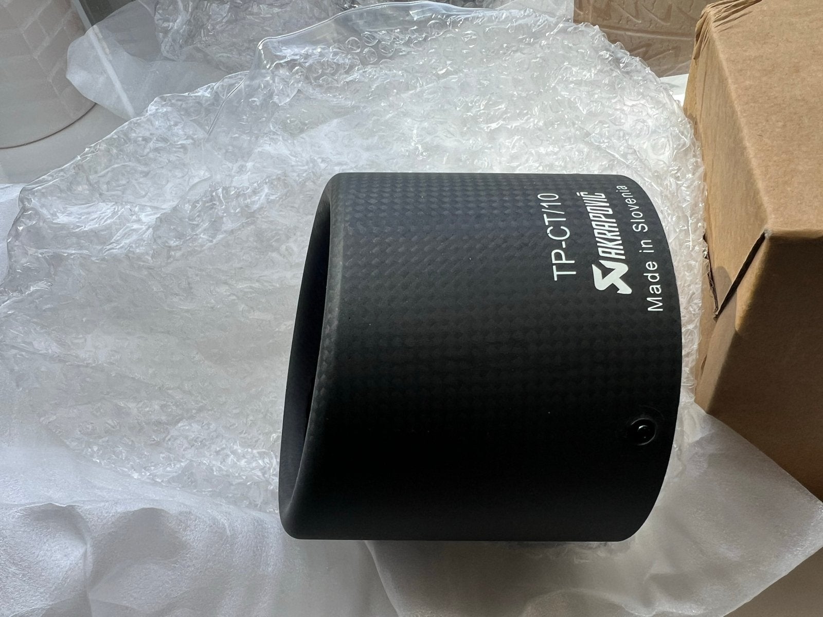 Akrapovic uitlaat sierstuk TP-CT/10 Carbon Nieuw, Ophalen of Verzenden, Nieuw, Universele onderdelen