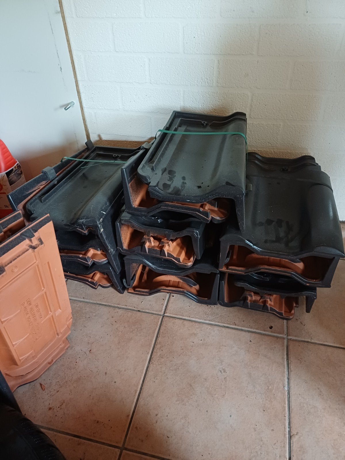 Nelskamp kantpannen DIN EN 1304, Ophalen, Gebruikt, Steen of Klei, 15 m² of meer