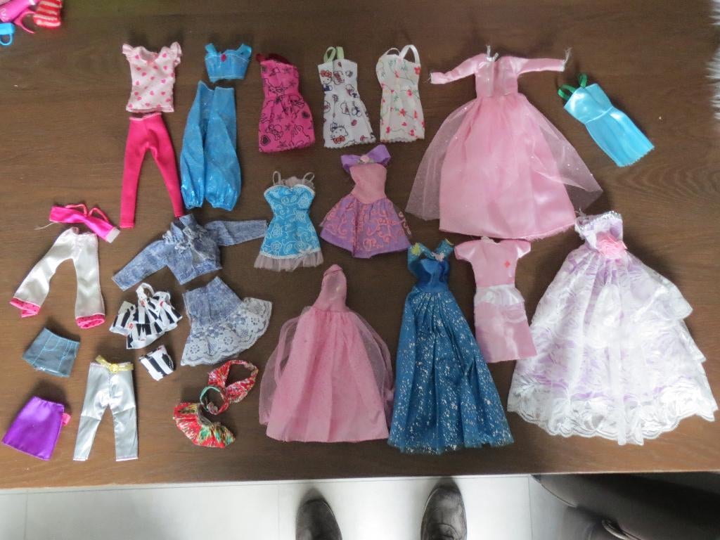 Barbiekleren  Voor een vaste prijs van € 5,00 af te halen, Verzamelen, Poppen, Ophalen of Verzenden, Gebruikt, Kleertjes