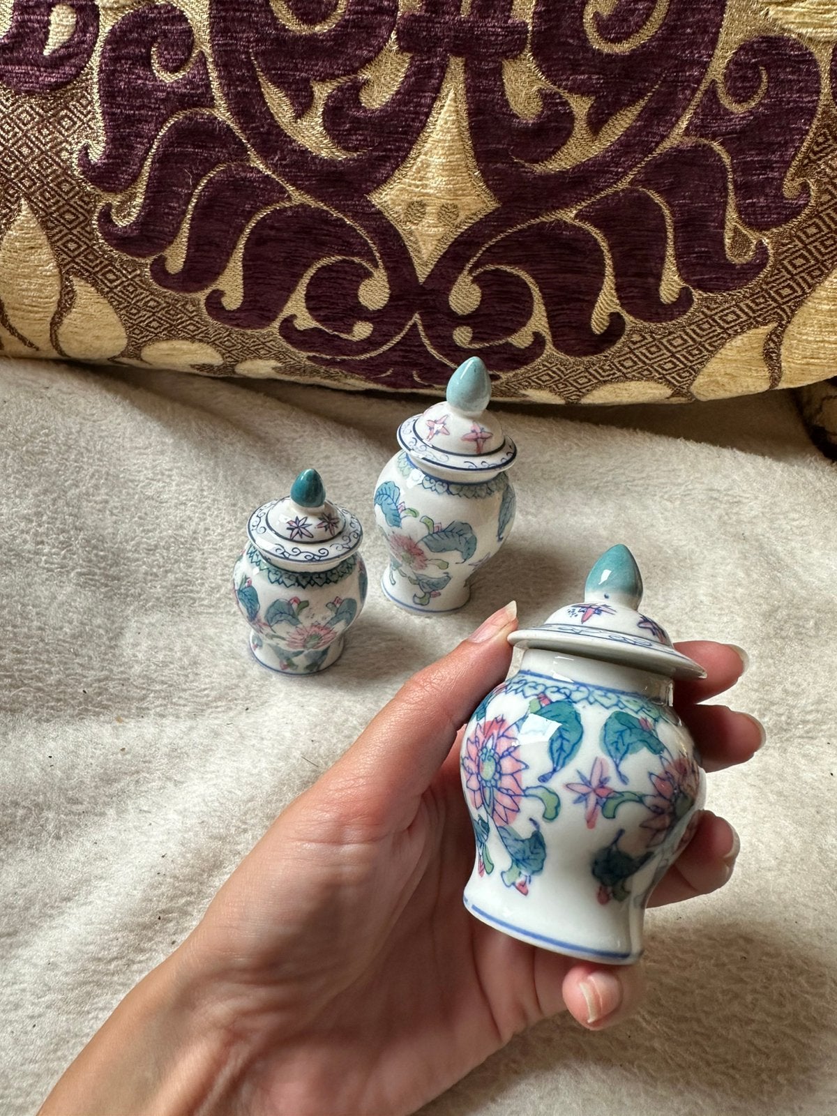 Drie kleine vaasjes met deksel van porselein uit China, Ophalen of Verzenden