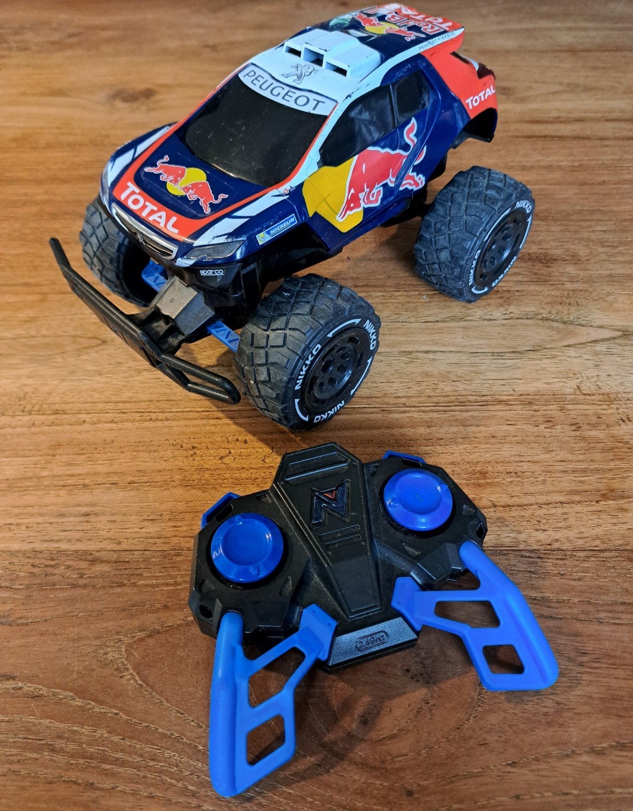 Nikko RC Auto - Red Bull Peugeot 2008 DKR (2.4 GHz), Gebruikt, Auto offroad, Schaal 1:16, Overige typen