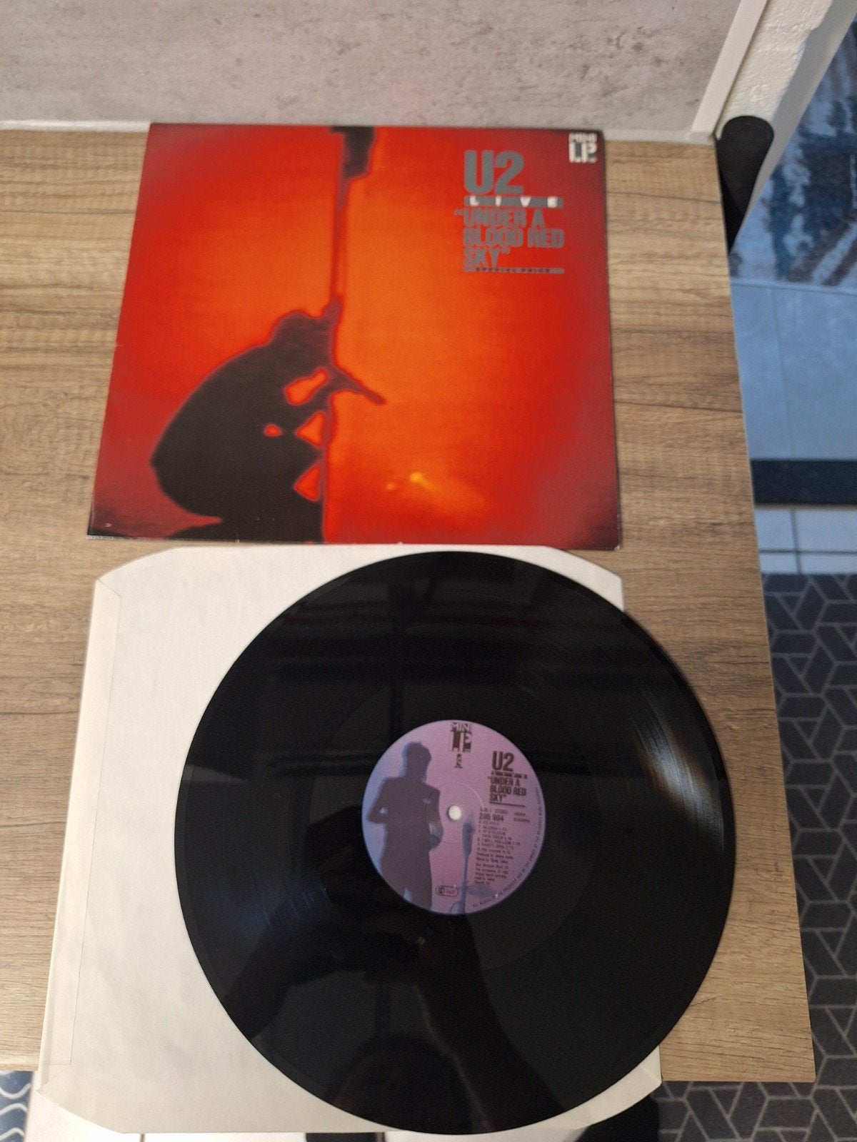 U2 - Live "Under A Blood Red Sky" LP (1983), Ophalen of Verzenden, Gebruikt, 12 inch