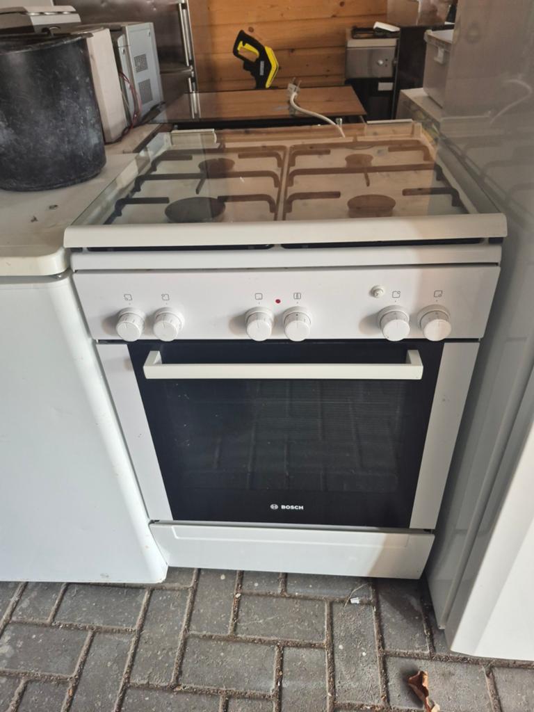 Leuke bosch gasfornuis met electrische oven 60 cm breed, Witgoed en Apparatuur, Fornuizen, Ophalen, Gebruikt, 60 cm of meer, 4 kookzones