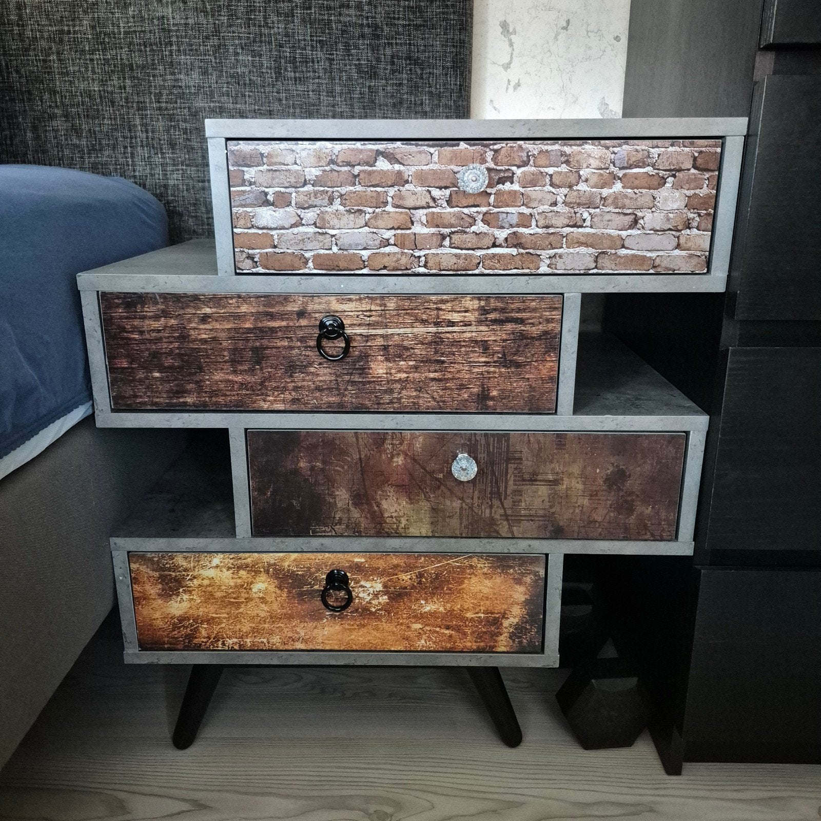 Nachtkastje met 4 lades - Industrieel design, Ophalen, Nieuw, Minder dan 45 cm, 55 tot 70 cm
