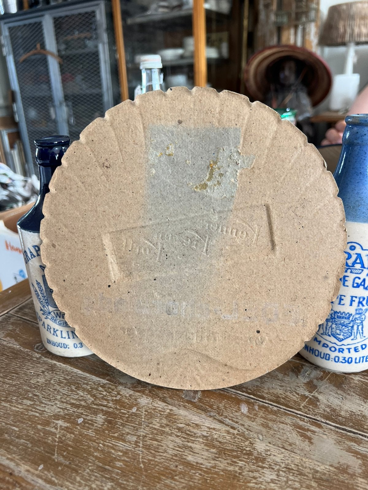 Oud kartonnen bordje A’damse chocolade fabriek F Korff, Ophalen of Verzenden, Gebruikt, Reclamebord
