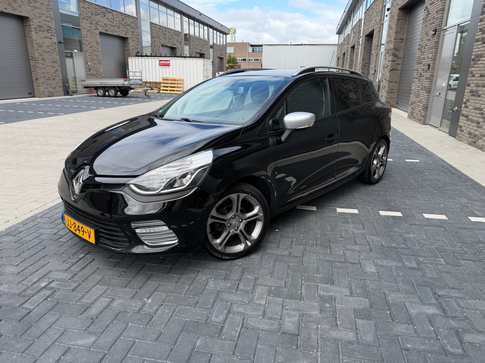 Renault Clio 1.2 TCE 87KW Automaat 2016 Zwart NL Auto, Auto's, Renault, 1139 kg, 4 cilinders, Parkeerassistent, 19 km/l