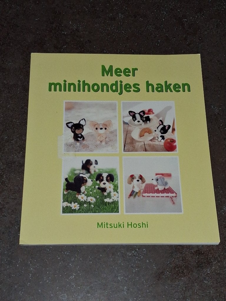 Meer minihondjes haken Mitsuki Hoshi, Ophalen of Verzenden, Zo goed als nieuw, Breien en Haken