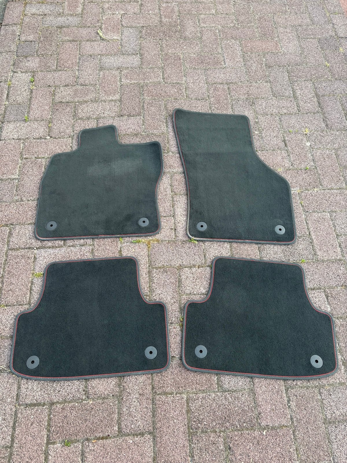 Audi A3/S3 - 8V Set van 4 originele automatten, Ophalen, Gebruikt