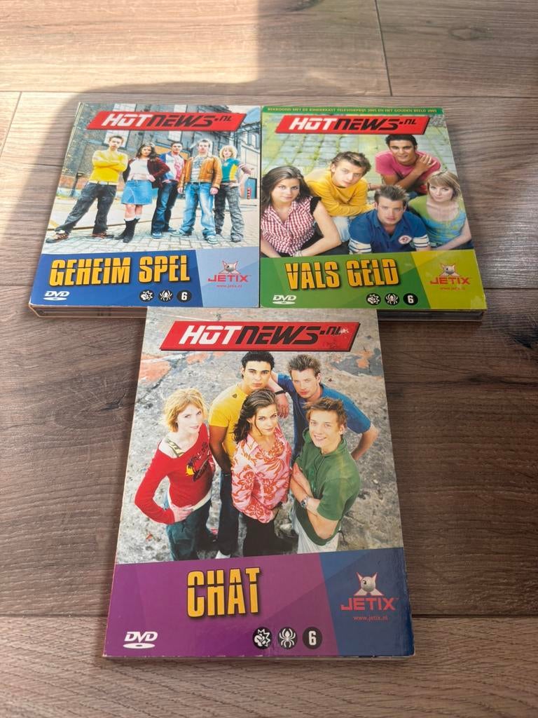 Hotnews NL, geheim spel en vals geld, Alle leeftijden, Ophalen of Verzenden, Zo goed als nieuw