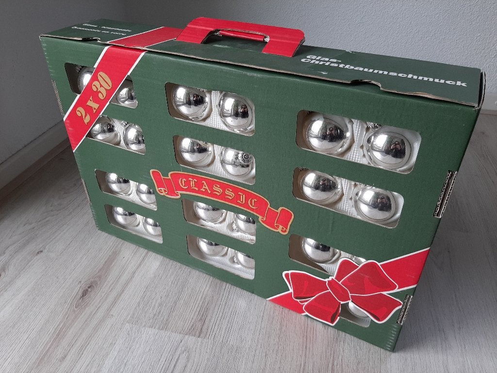 59 zilveren kerstballen incl. bijhorende doos, Diversen, Kerst, Ophalen, Gebruikt