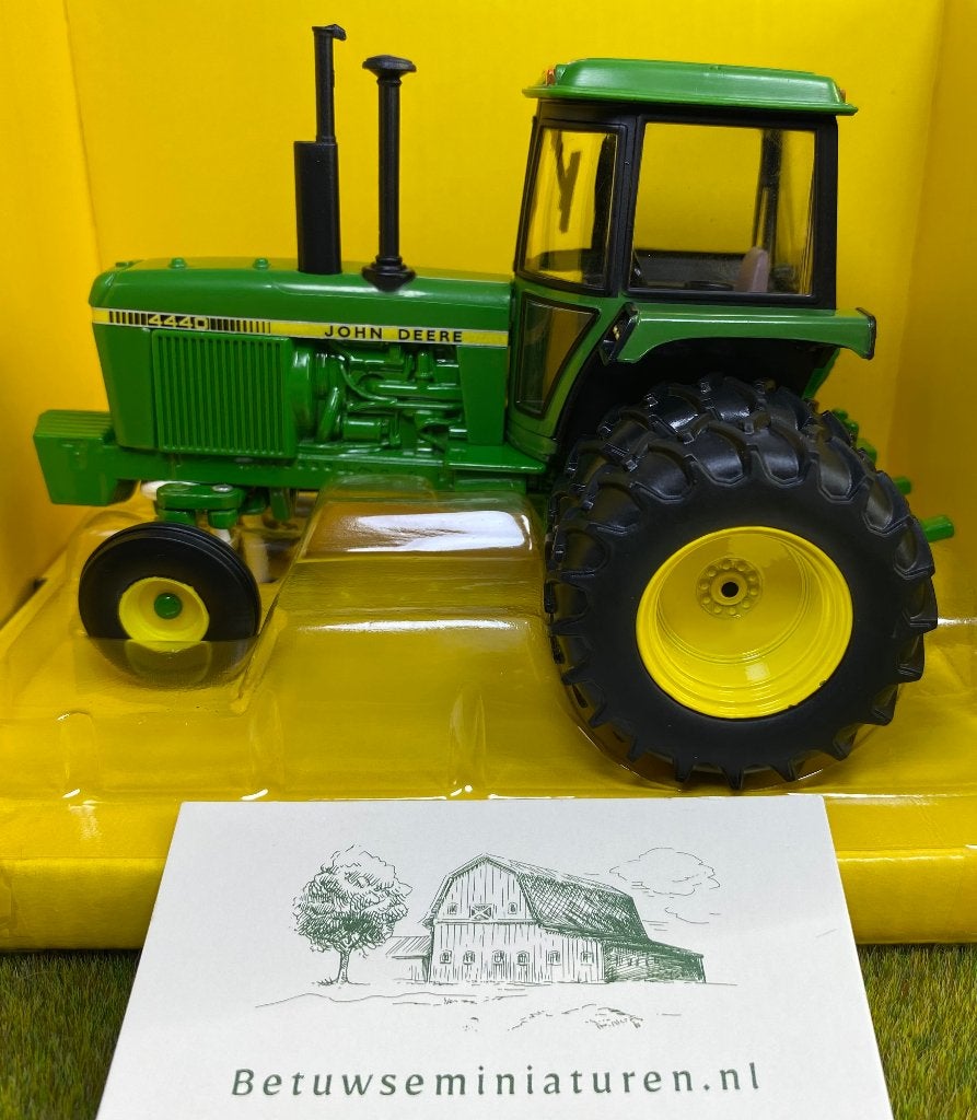 John Deere 4440 dubbellucht 2wd tractor 1:32 Britains, Ophalen of Verzenden, Nieuw, Tractor of Landbouw, Britains