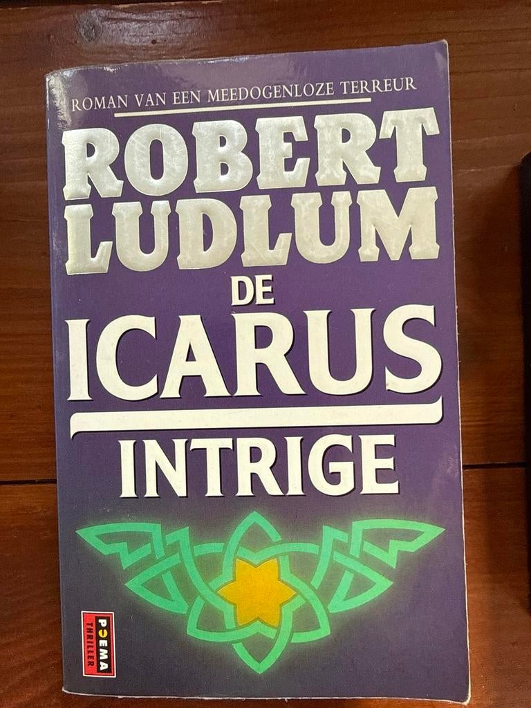 Robert Ludlum - De Icarus Intrige (Zo goed als nieuw), Boeken, Ophalen of Verzenden, Zo goed als nieuw