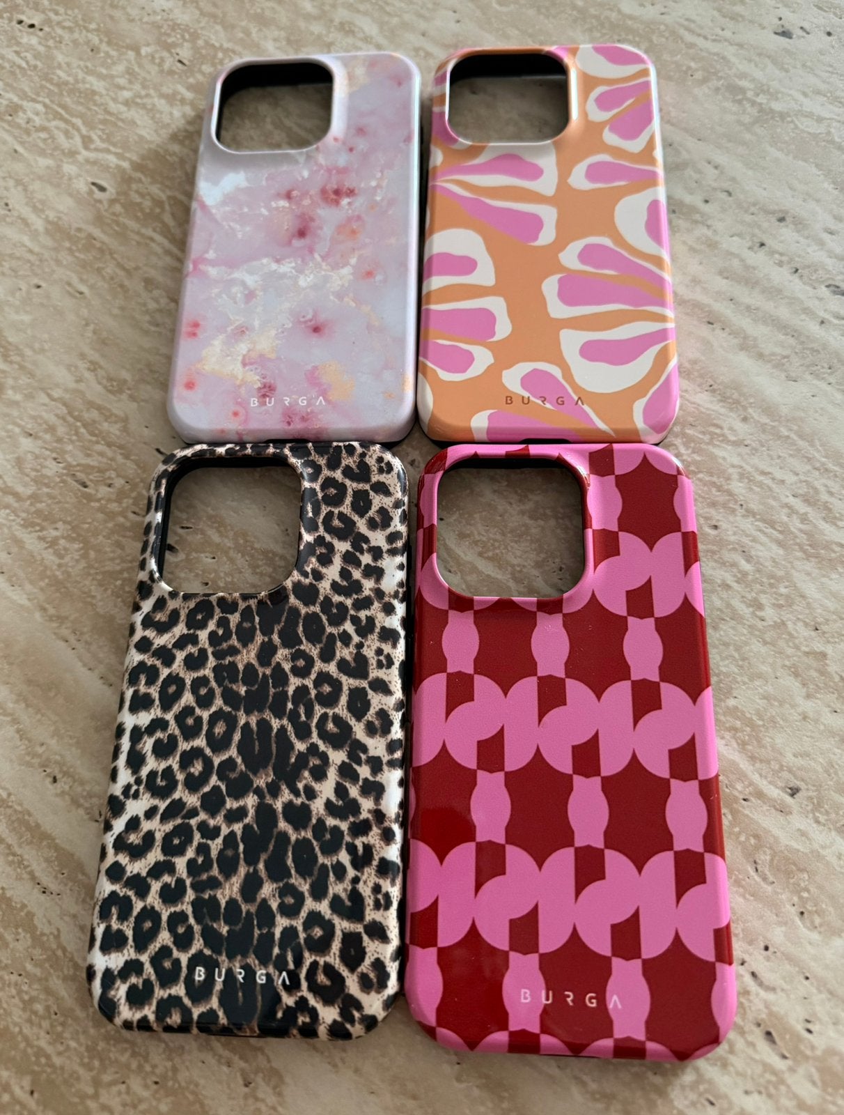 BURGA Iphone 15 PRO hoesjes, zo goed als nieuw!, Ophalen of Verzenden, IPhone 15 Pro, Burga, Meerkleurig