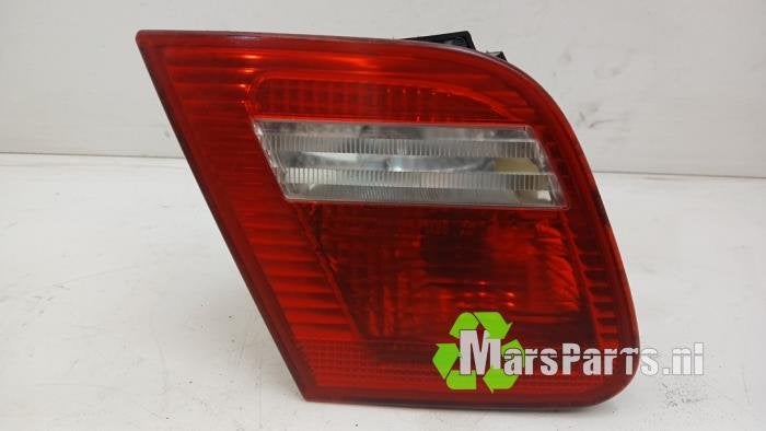 Achterlicht links van een BMW 3-Serie