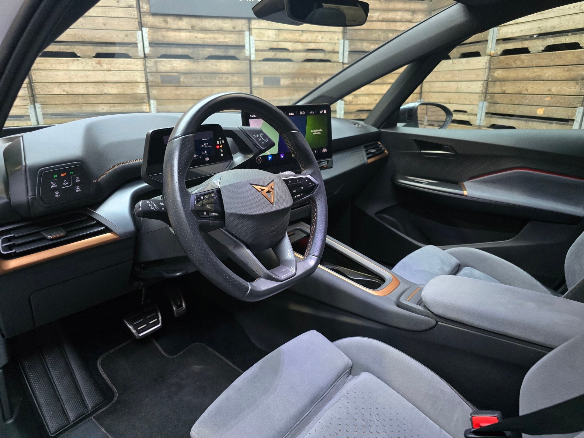 Cupra Born Copper Edition HuD Pano Matrix Navi Camera 20"LM, Auto's, Cupra, Automaat, Gebruikt, Zwart, Automatische klimaatregeling