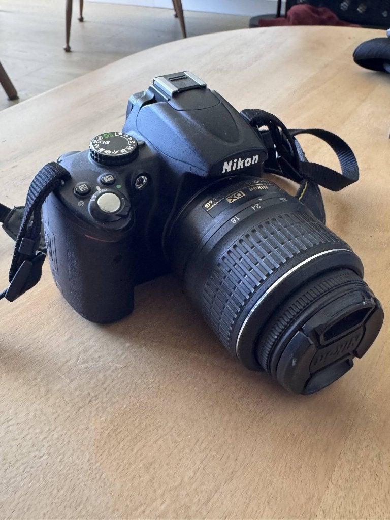 Nikon D5000 + AF-S 18-55mm, Spiegelreflex, Ophalen of Verzenden, Zo goed als nieuw, 4 t/m 7 keer
