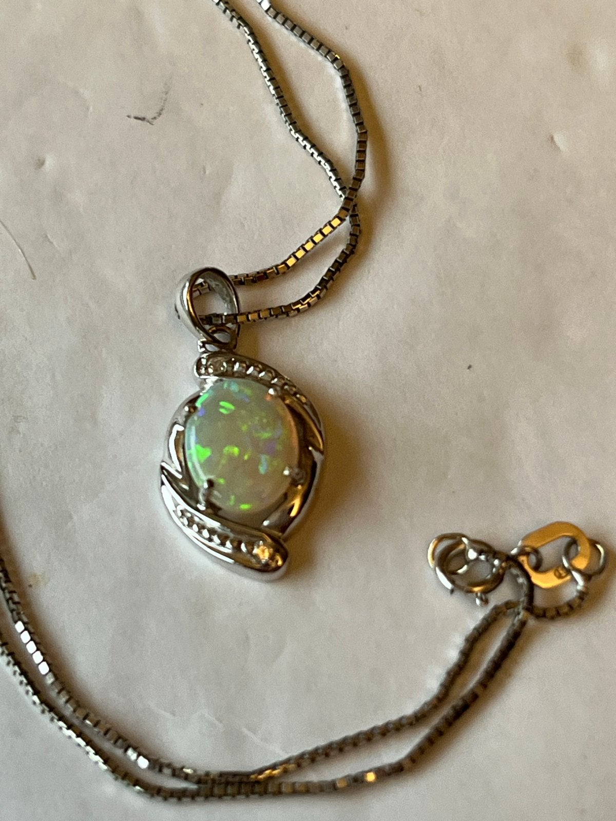 Witgouden Collier met Opaal en Diamanten Hanger (18 CT), Verzenden, Wit, Goud, Met edelsteen
