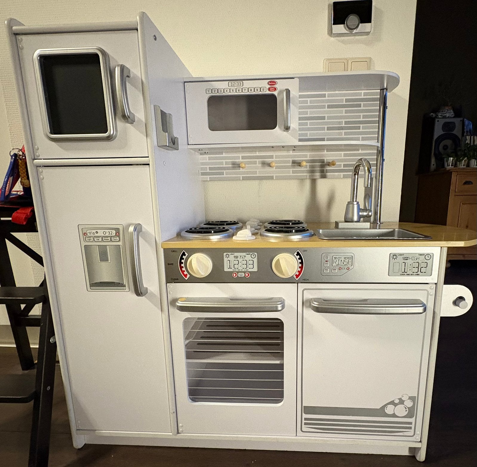 Grote KidsKraft speelkeuken met accessoires en speelgoedeten, Ophalen, Gebruikt, Hout, Speelkeuken