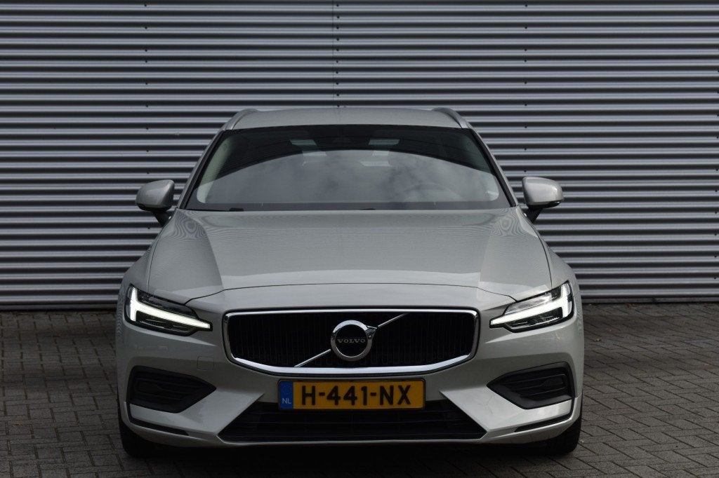 Volvo V60 2.0 T4 MOMENT.PRO / POLESTAR ENGINEERD / NL AUTO, Auto's, Automaat, 1800 kg, 1969 cc, 93 €/maand