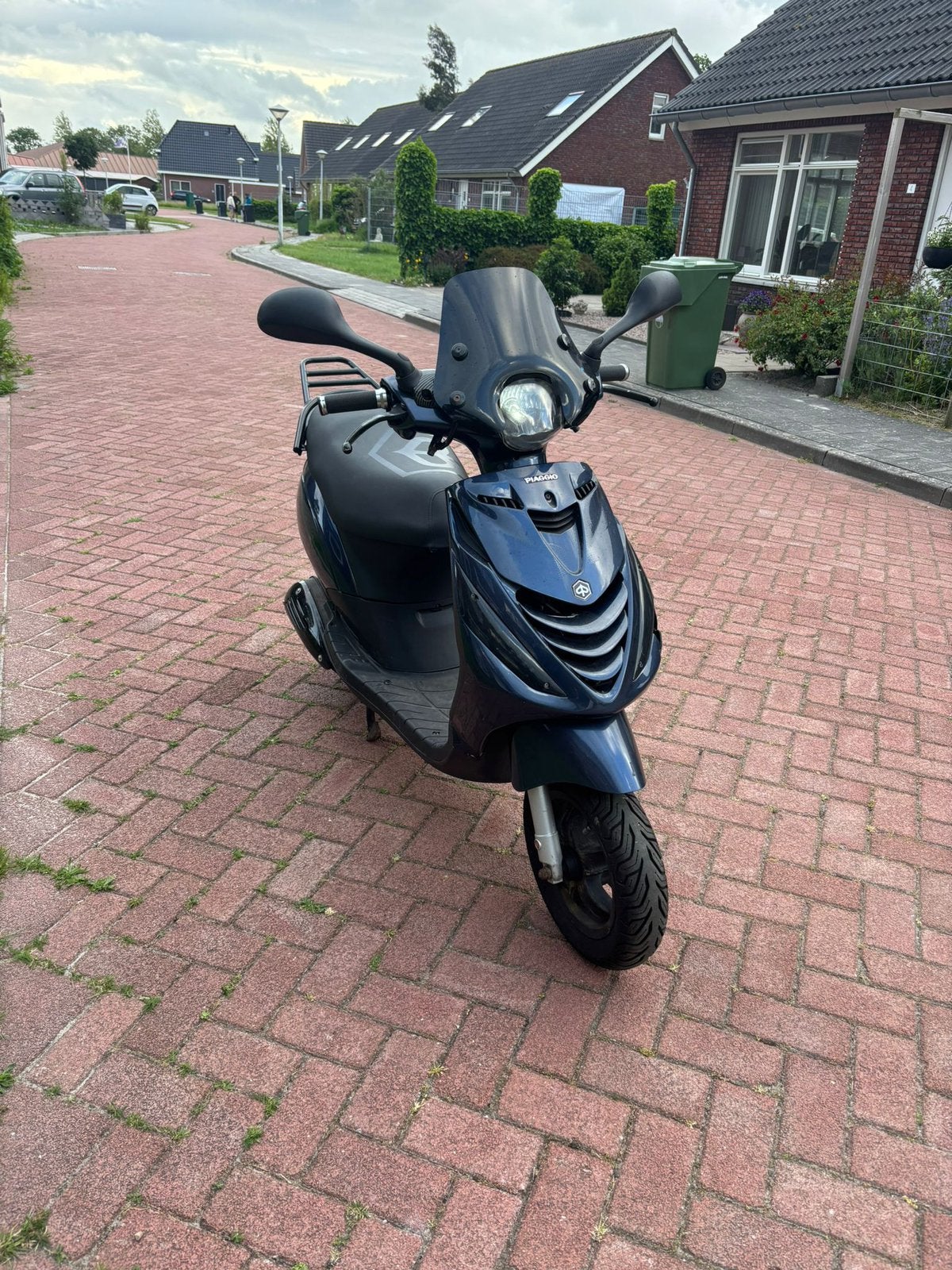 Piaggio zip 2000, Fietsen en Brommers, Ophalen, Zo goed als nieuw, Benzine, Zip