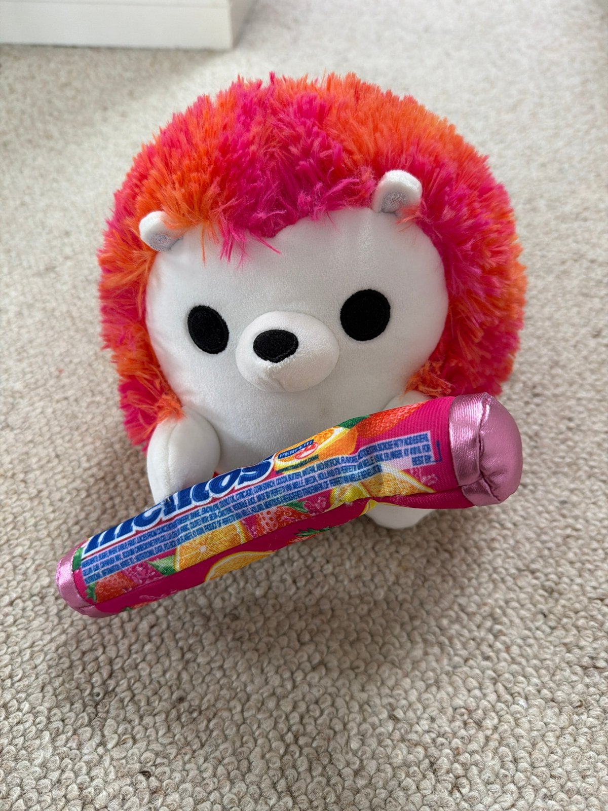 Kleine Snackles knuffel egel met Mentos snoeprol, Overige merken, Overige karakters, Overige typen, Ophalen of Verzenden