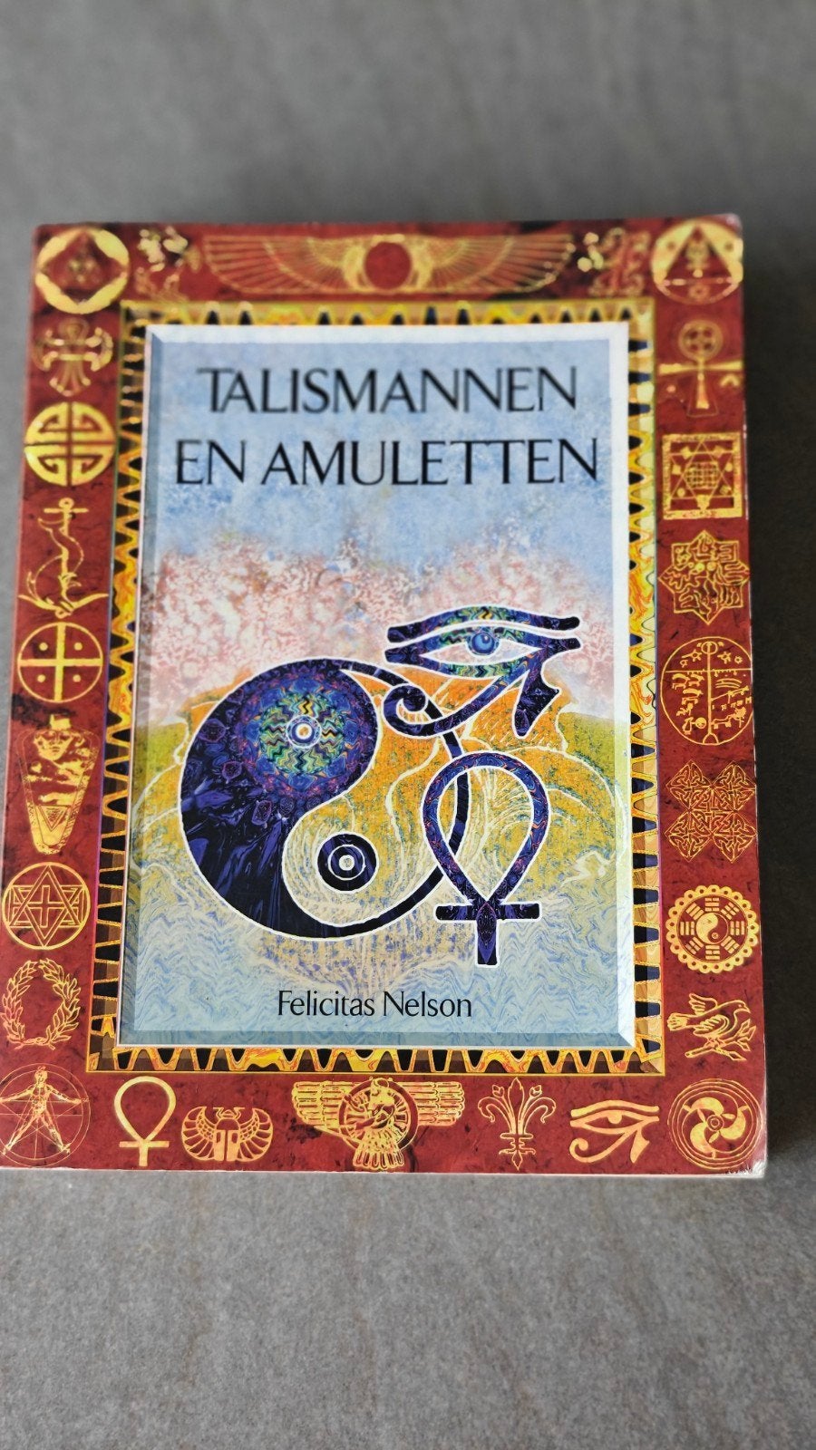 Boek - Talisman en Amuletten - Felicitas Nelson, Ophalen