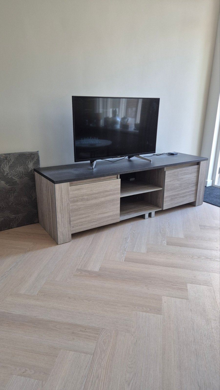 Modern tv meubel met opbergruimte, Ophalen, 150 tot 200 cm, Zo goed als nieuw, Minder dan 100 cm