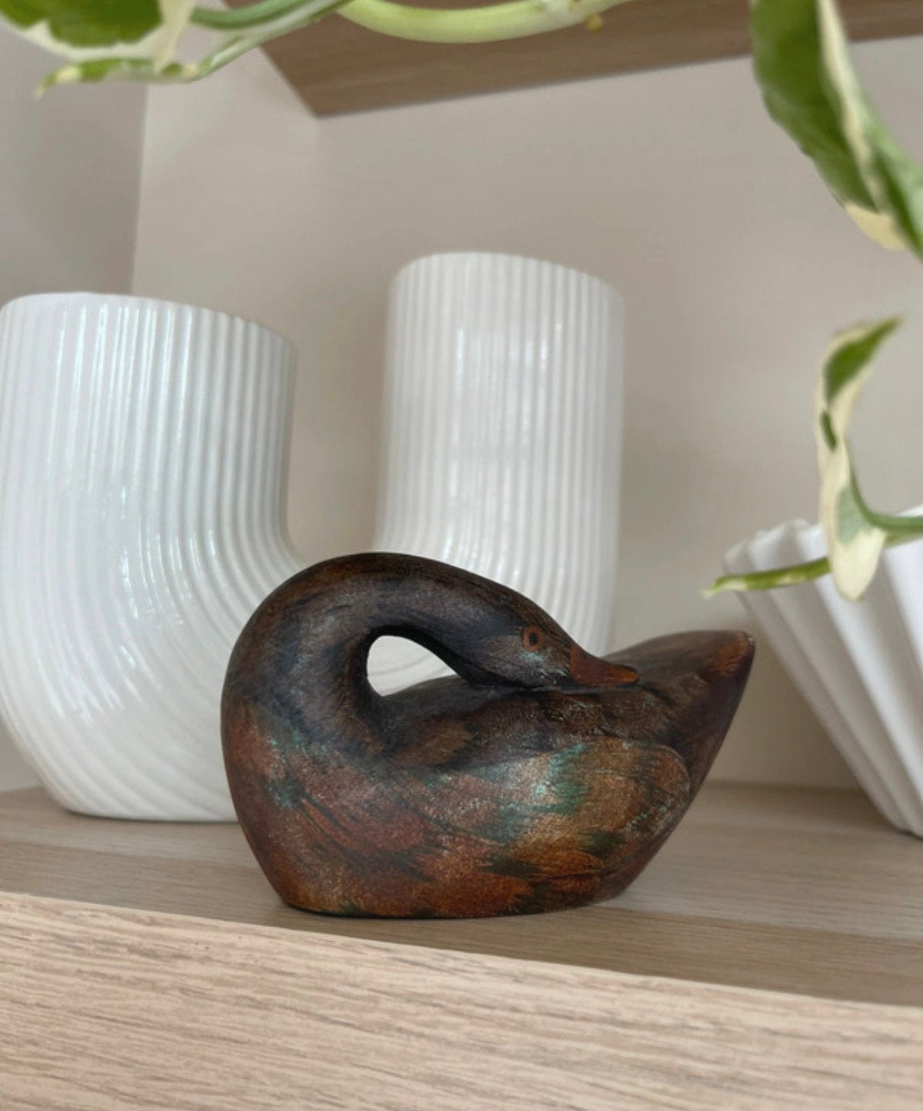 Antieke slapende eend van hout bruin groen handgemaakt, Ophalen of Verzenden