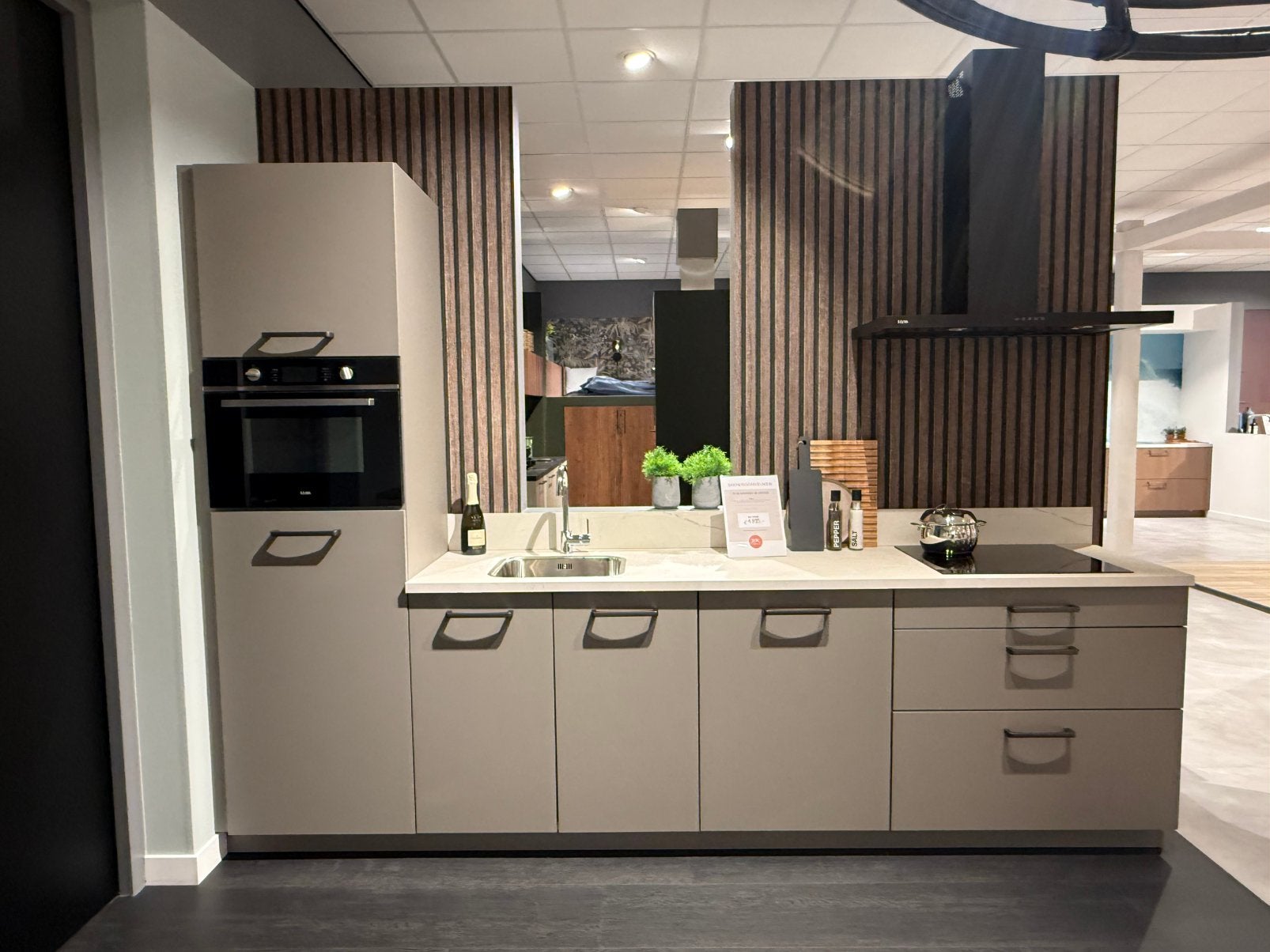 SHOWROOM KEUKEN TE KOOP!, Huis en Inrichting, Keuken | Complete keukens, Ophalen, Overige kleuren, Nieuw, Enkelwandige keuken