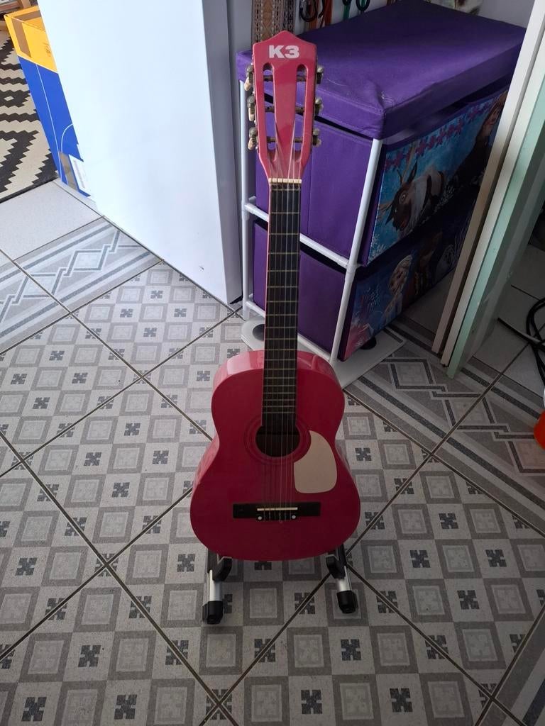 K3 Gitaar met standaard, Ophalen of Verzenden