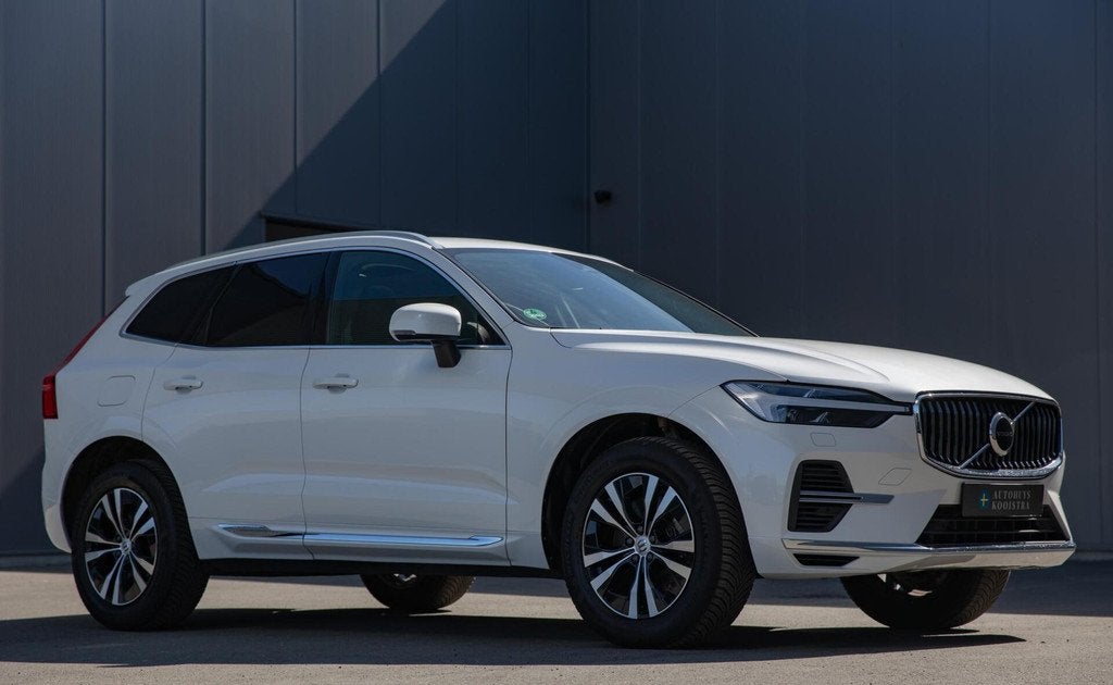 Volvo XC60 2.0 T6 Plug-in hybrid AWD Core Bright Panorama Go, Automaat, Stof, Gebruikt, 2063 kg