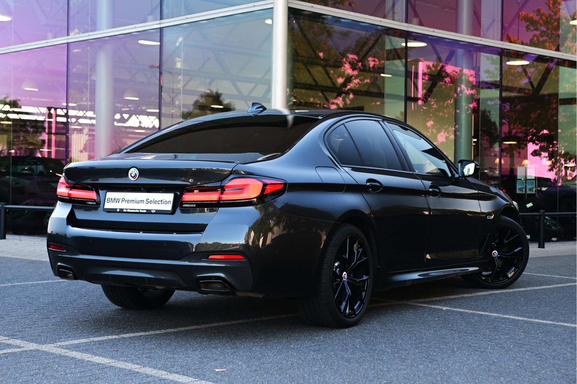 BMW 5 Serie 530e High Executive M Sport Automaat / Trekhaak, Auto's, Gebruikt, 4 cilinders, Met garantie (alle), Bedrijf