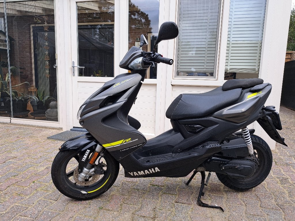 Yamaha Aerox scooter, Zwart, 2020, Fietsen en Brommers, Ophalen, Gebruikt, Aerox, Maximaal 45 km/u