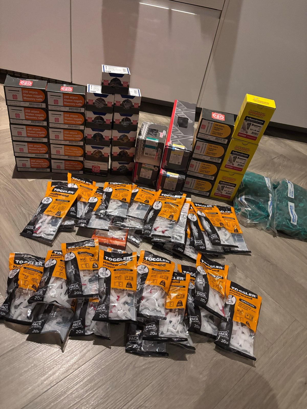 Grote partij nieuwe bevestigingsmaterialen: nagels, pluggen, Ophalen of Verzenden, Nieuw, Minder dan 50 mm, Pluggen