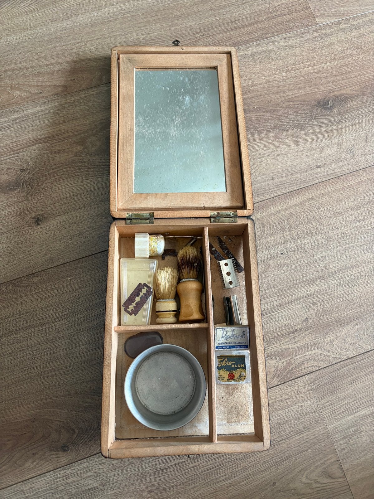 Vintage Antieke houten scheerkist met spiegel en accessoires, Ophalen of Verzenden