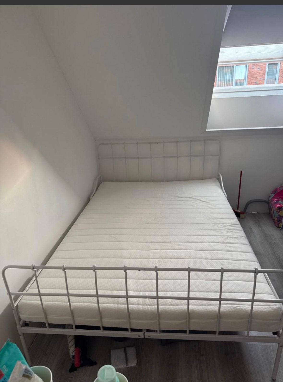 2 perdoons bed met matras, Huis en Inrichting, Slaapkamer | Bedden, Ophalen, Wit, Tweepersoons, 140 cm