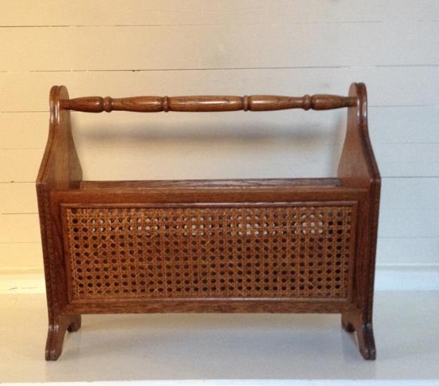 Mooie vintage houten krantenbak / lectuurbak met webbing, Antiek en Kunst, Ophalen