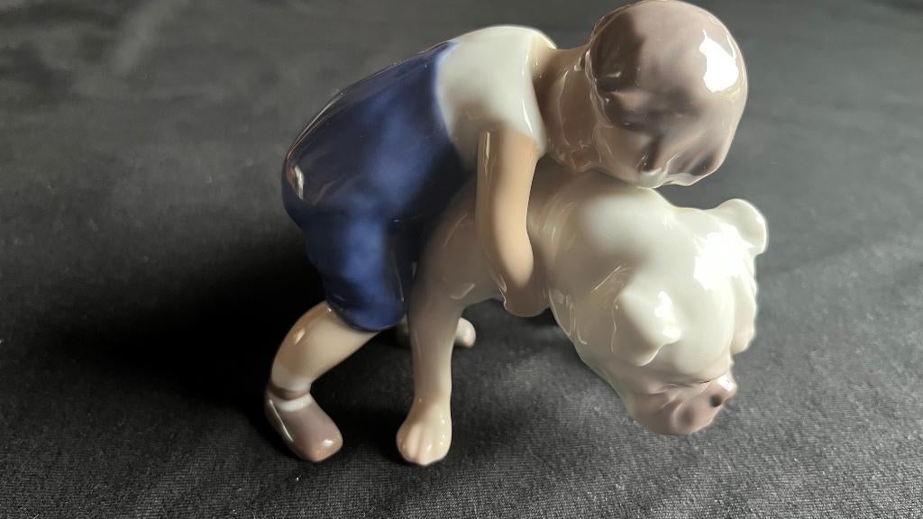 Bing & Grondahl porcelein 1790 kind met hond, Ophalen of Verzenden