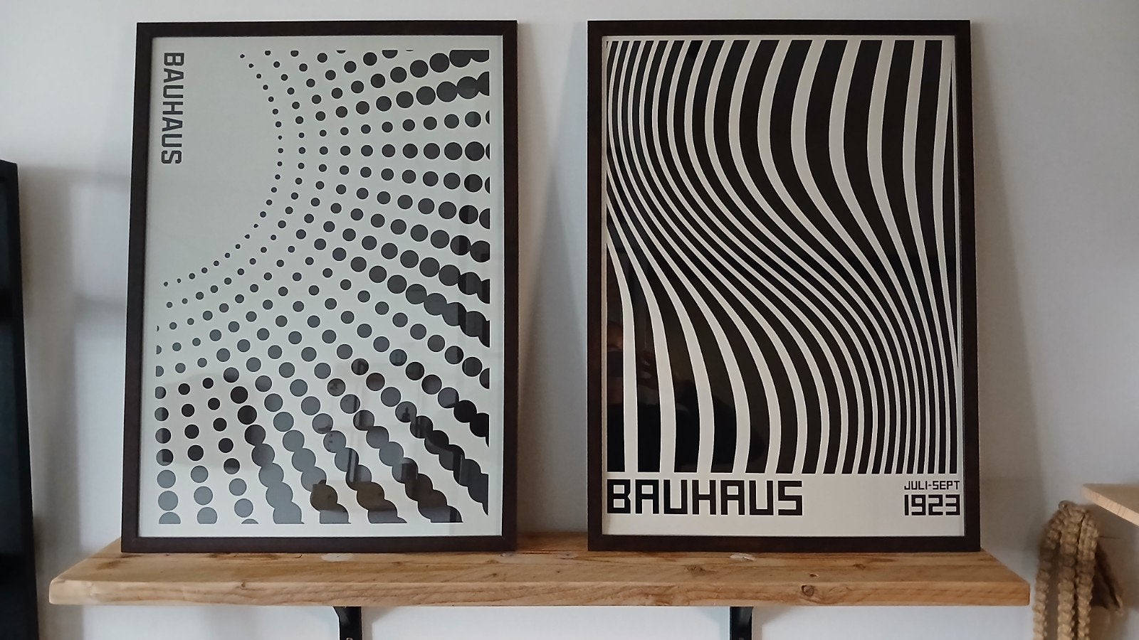 Posters in lijst - Bauhaus - 53 x 73 cm - krasvrij plexiglas, Antiek en Kunst, Ophalen