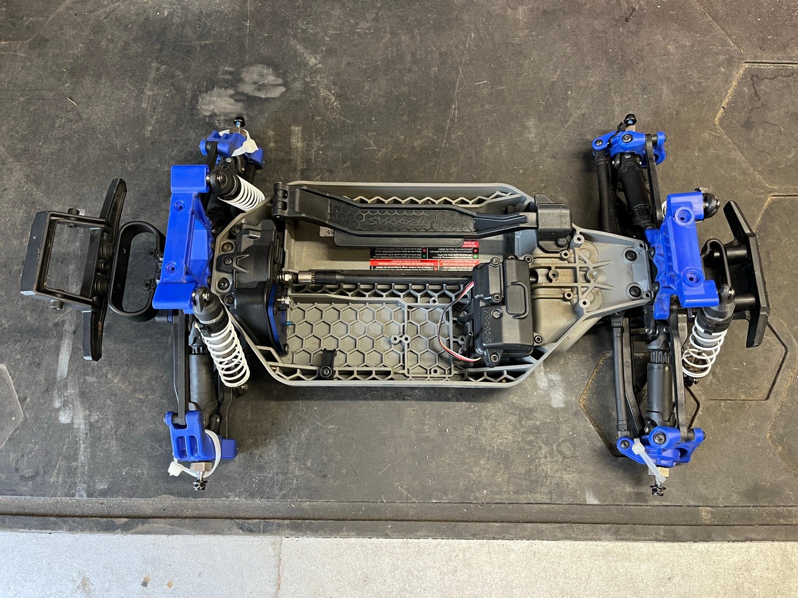 Traxxas Rustler 4x4 HD RC stadium truck roller slider, Hobby en Vrije tijd, Modelbouw | Radiografisch | Auto's, Elektro, Auto offroad