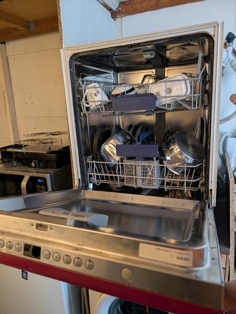 Siemens SN24D204EU Vaatwasser met rode deur, Witgoed en Apparatuur, Vaatwasmachines, Ophalen, Gebruikt, 60 cm of meer, 85 tot 90 cm