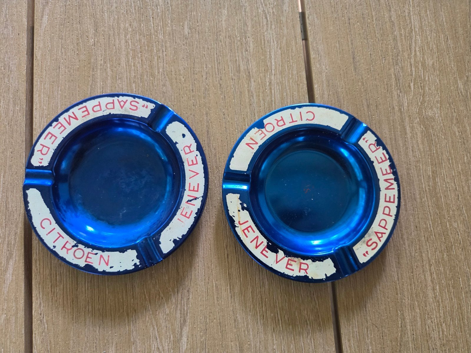 2 oude metalen blikken asbakjes citroen jenever sappemeer, Verzamelen, Gebruikt, -, -, Ophalen of Verzenden