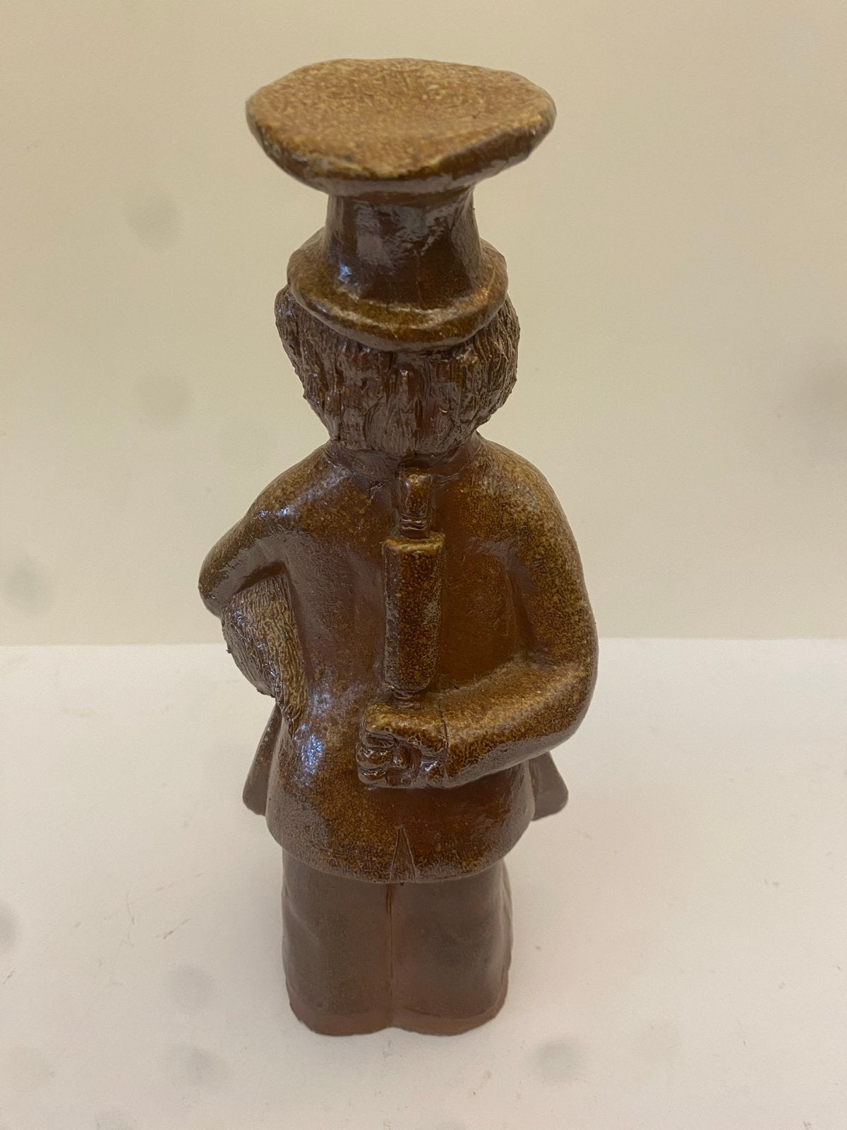 Uniek Slager Beeld met Gans en Knuppel - Bruin Keramiek, Geglazuurd, Minder dan 20 cm, Ophalen of Verzenden, Steen of Keramiek