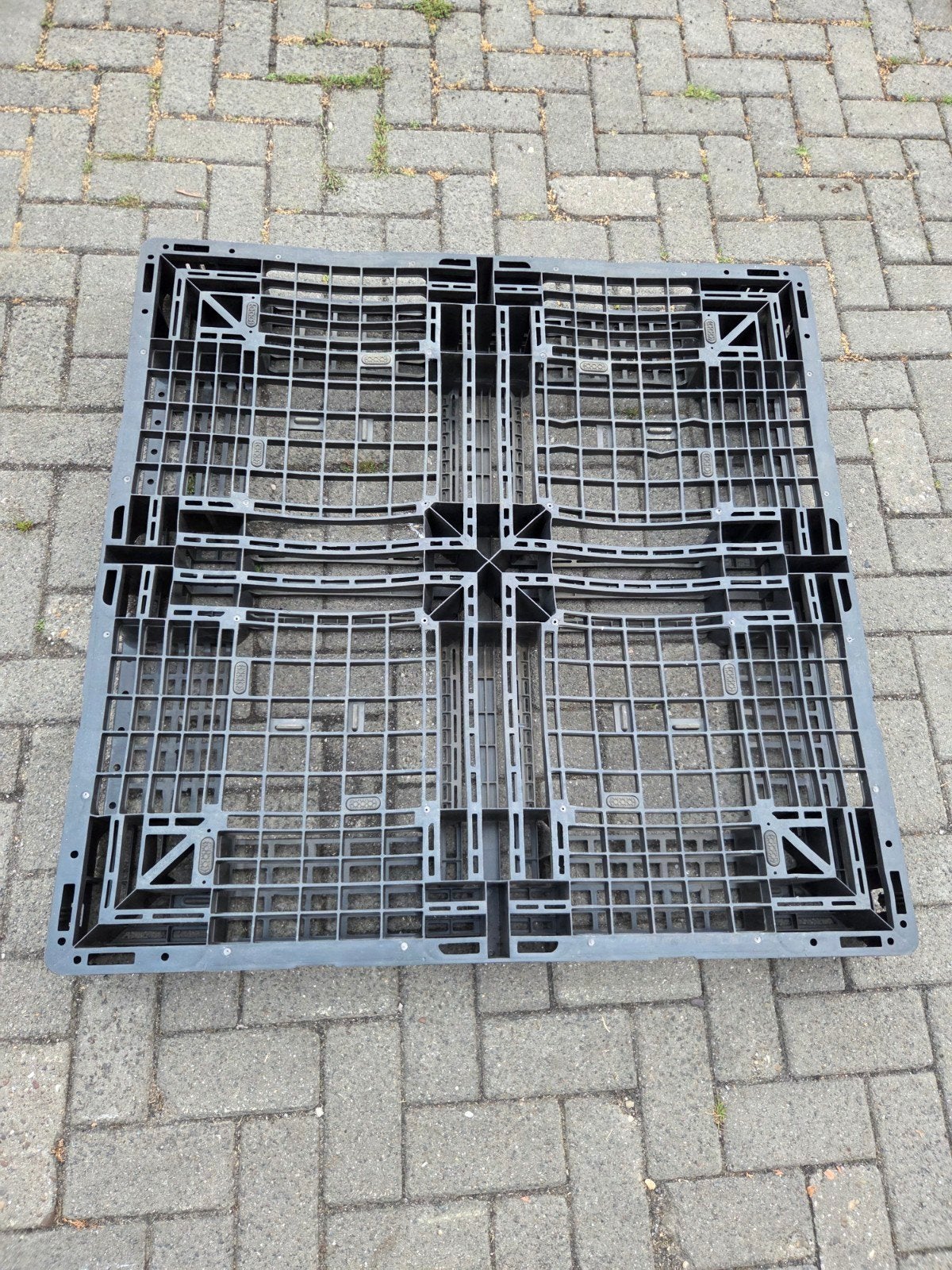 Te koop kunststof pallets 110 X 110. 24 stuks., Ophalen