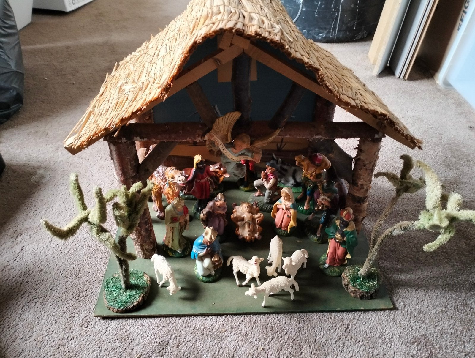 Vintage Kerststal met 20+ figuren en stal, Ophalen, Gebruikt, Beeld(je), Christendom | Katholiek