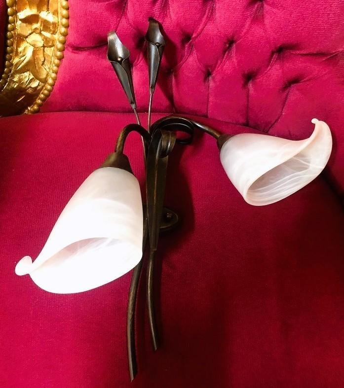 2 Arms wandlamp dikke glazen wit - lampenkapjes metaal brons